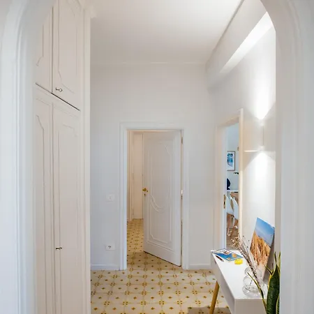 De Vivo Realty - Lunamare Apartment *