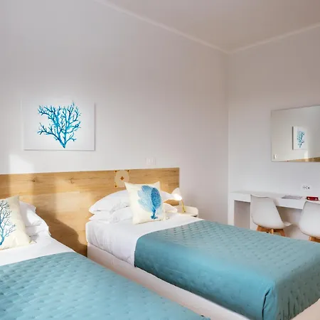 De Vivo Realty - Lunamare Apartment
